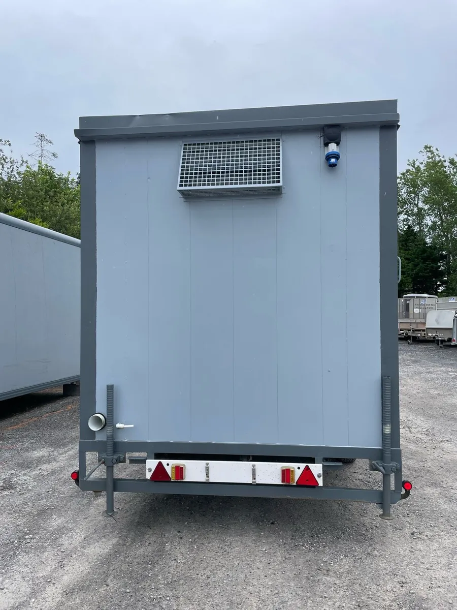 Mobile toilet block - Image 2