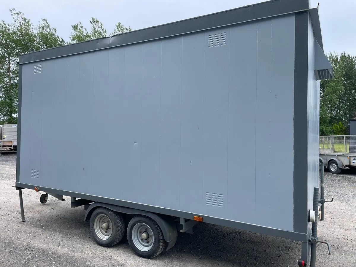 Mobile toilet block - Image 3