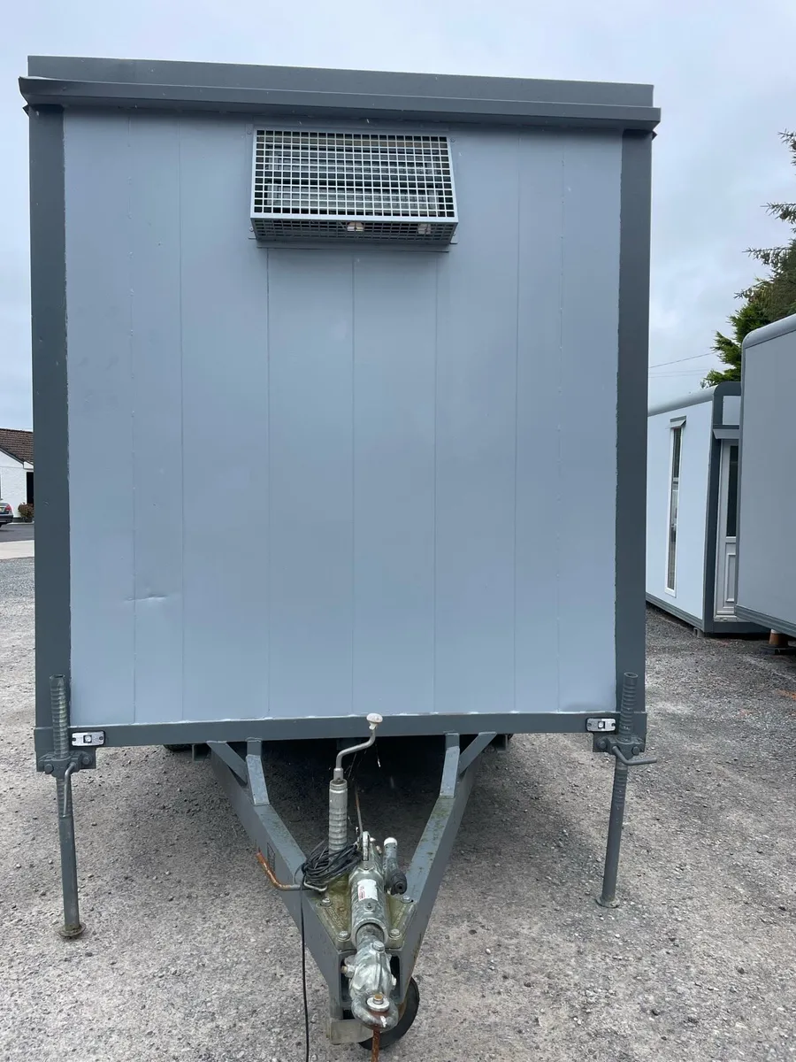 Mobile toilet block - Image 4