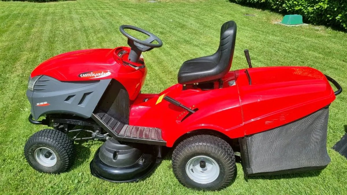 Castlegarden Ride-on Lawnmower - Image 1