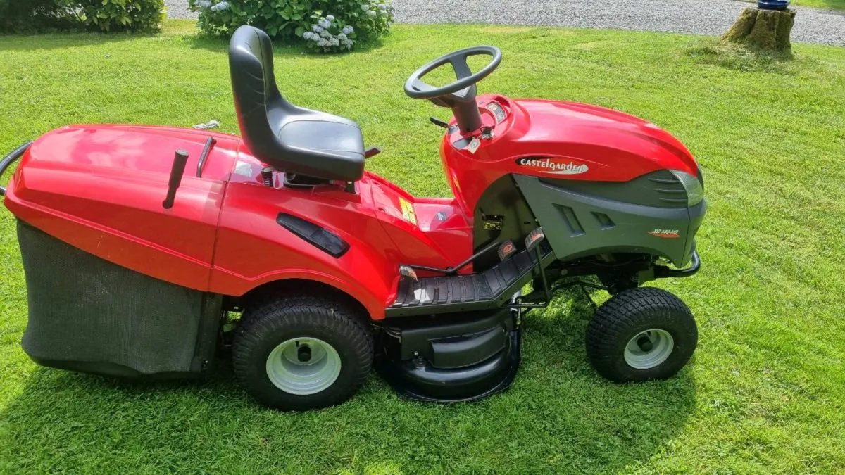 Castlegarden Ride-on Lawnmower - Image 2