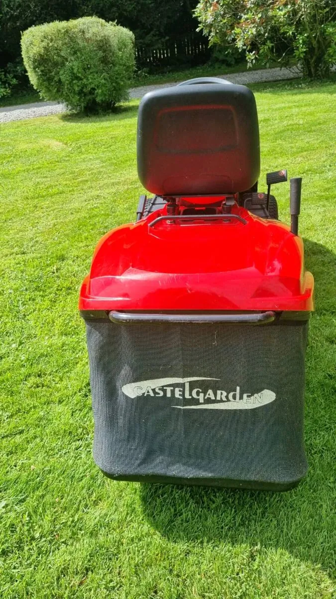 Castlegarden Ride-on Lawnmower - Image 3