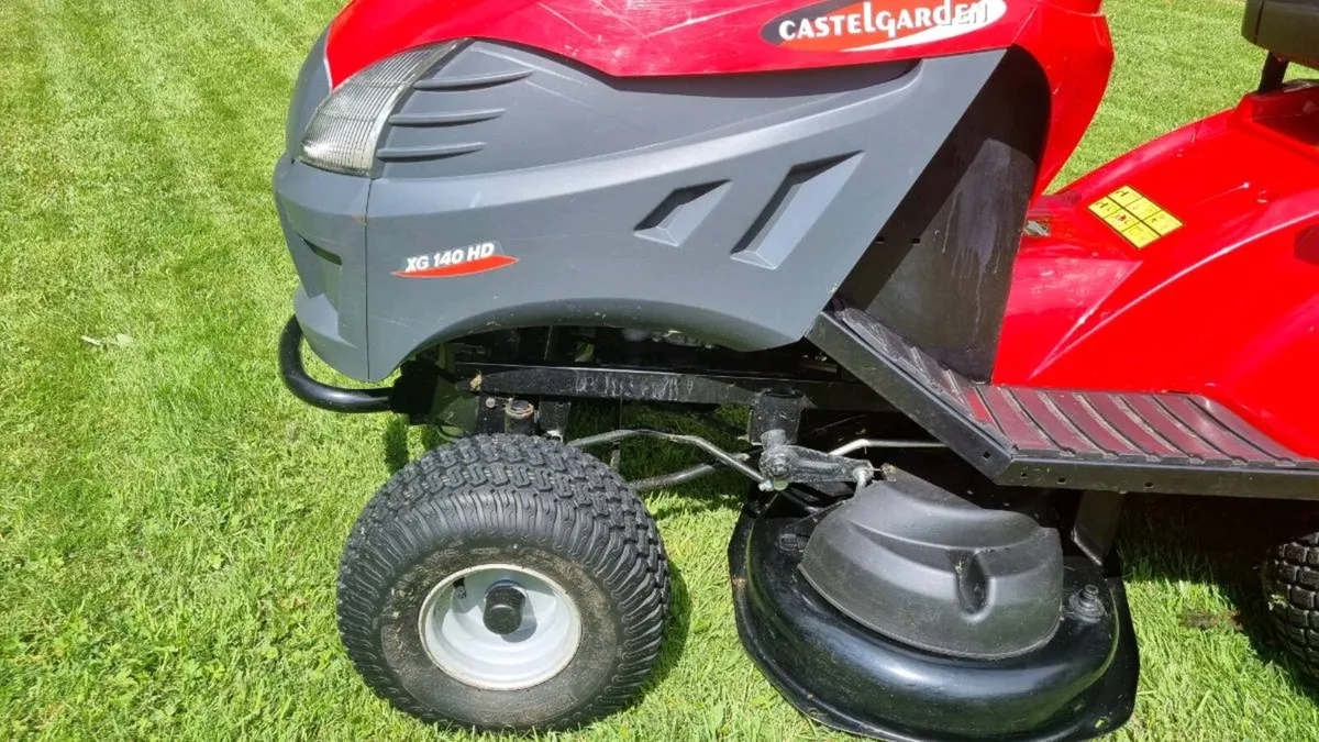 Castlegarden Ride-on Lawnmower - Image 4