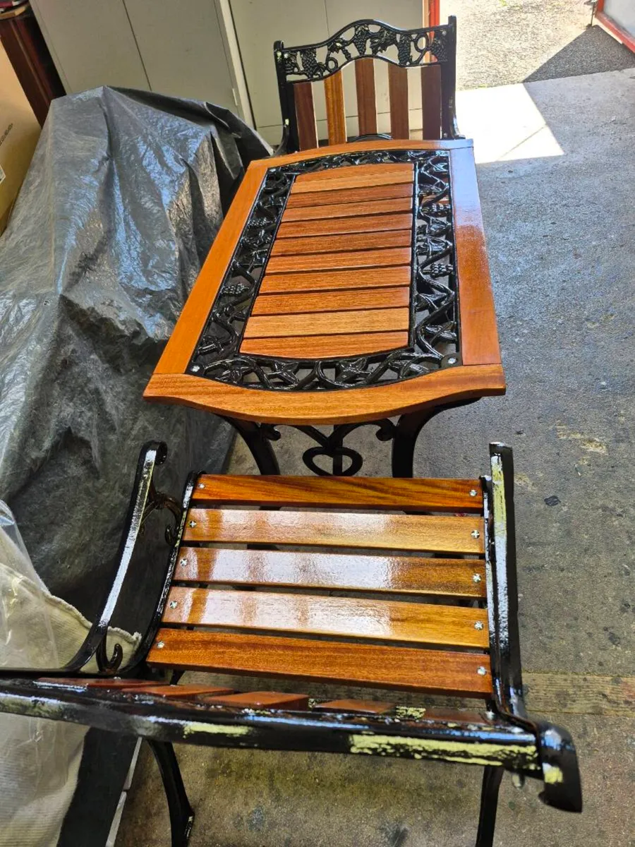 Cast iron garden table and chairs - Image 3