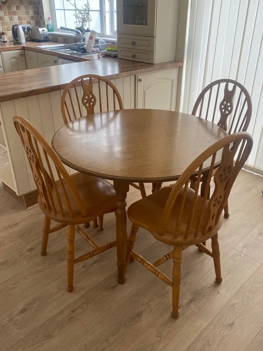 Table & Chairs