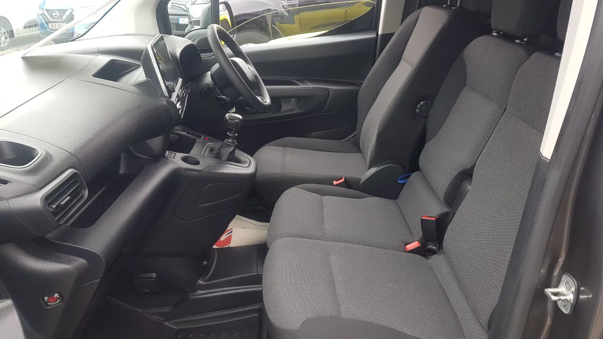 Citroen Berlingo 222D 90KM HI SPECK VAT INVOICE - Image 4