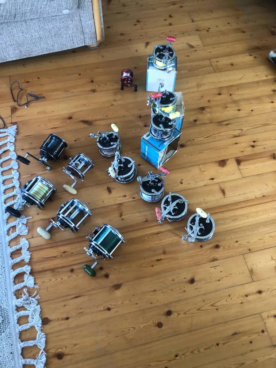 14 Fishing reels - Image 1