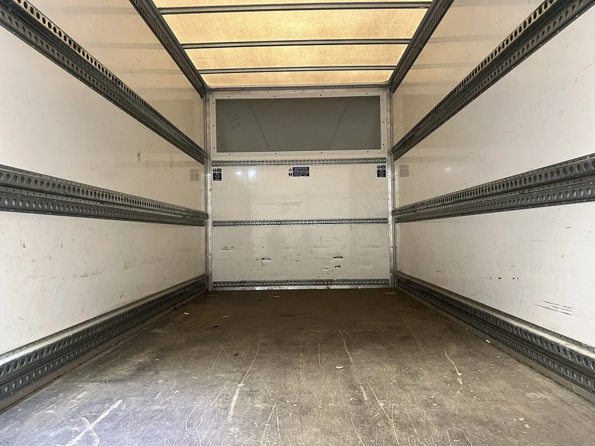 VB - 2022 Ford Transit Luton Box Van - Image 2
