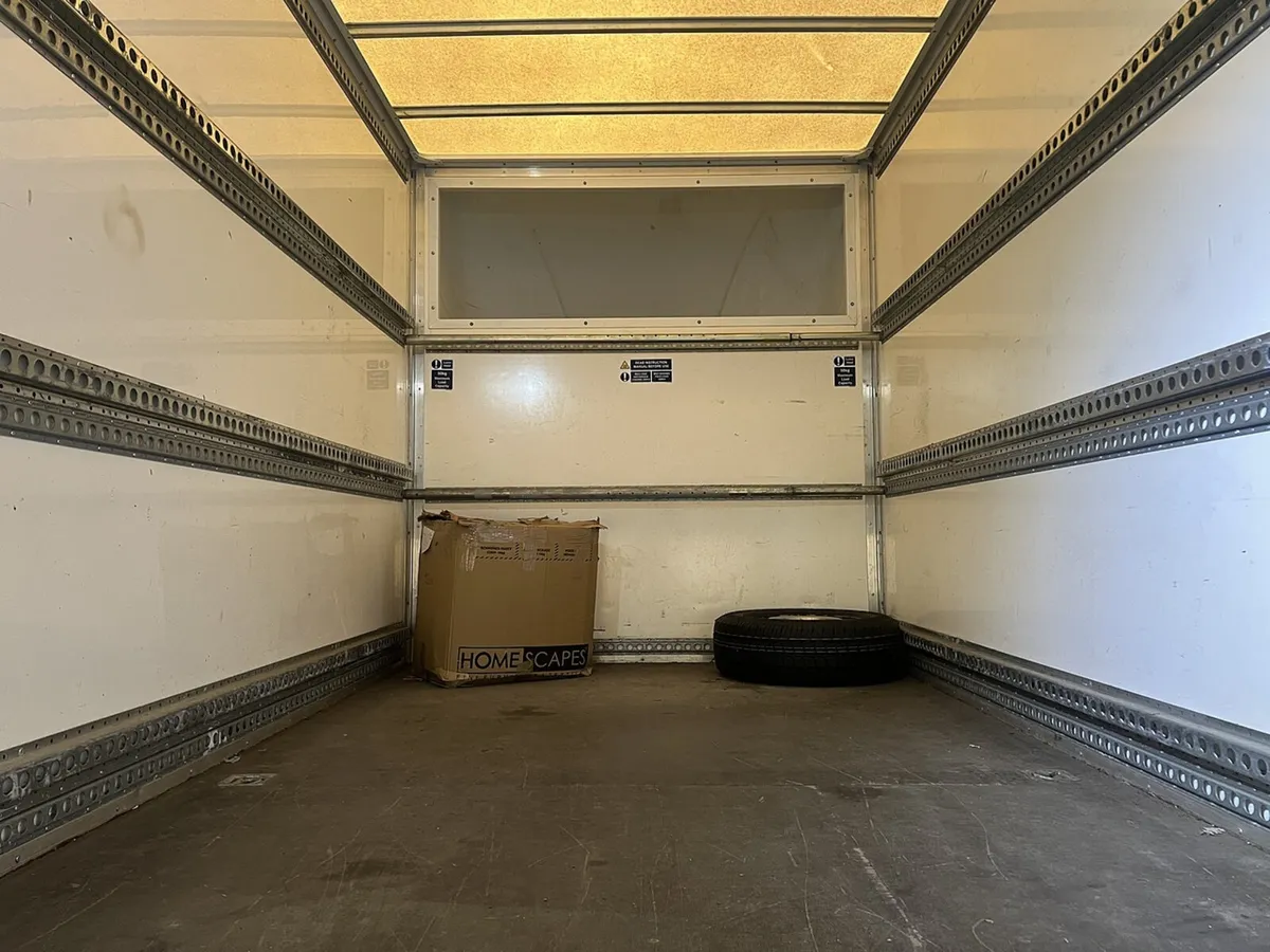 VB - 2022 Ford Transit Luton Box Van - Image 2