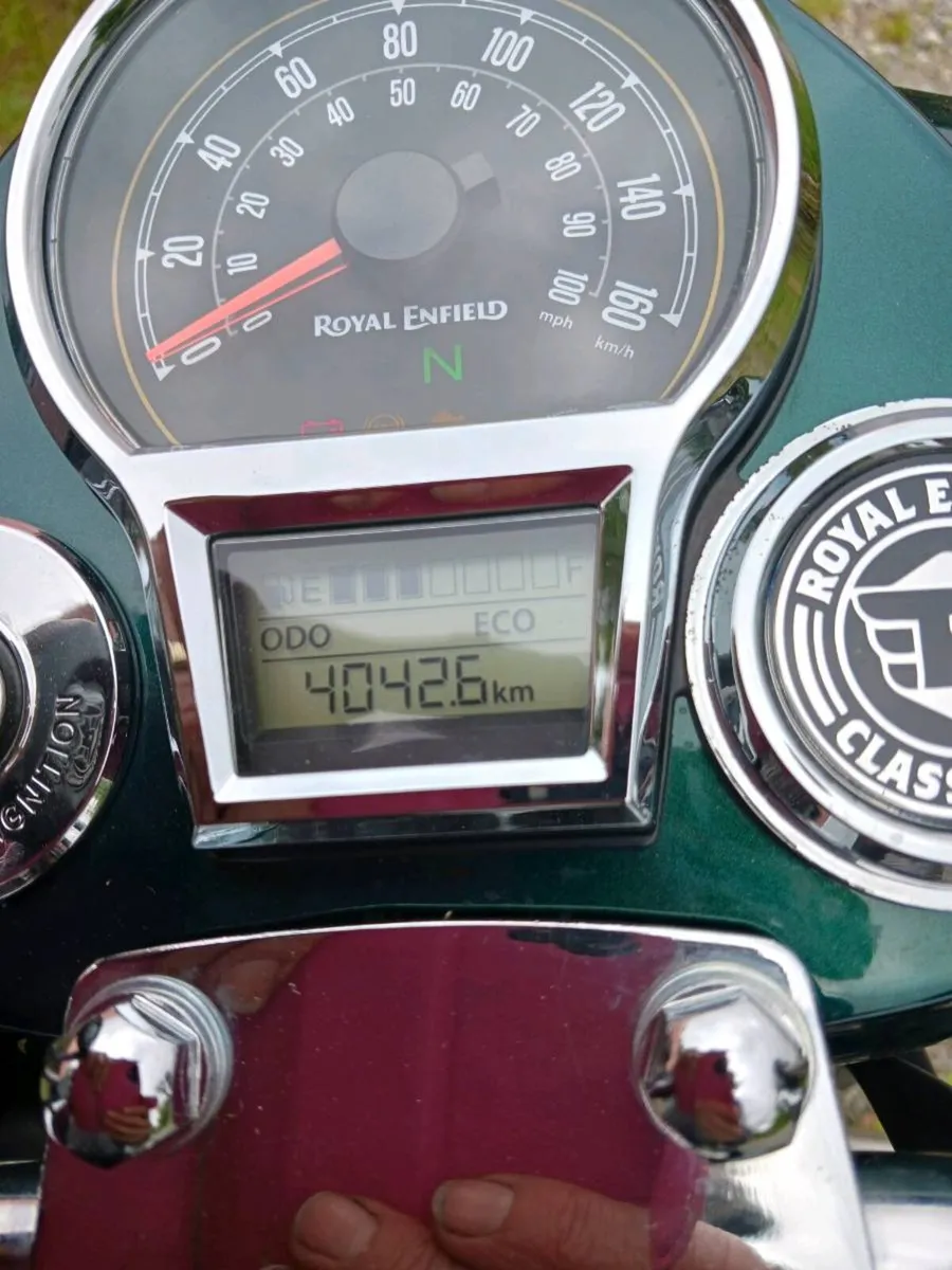 Royal Enfield Classic 350 motorcycle - Image 3