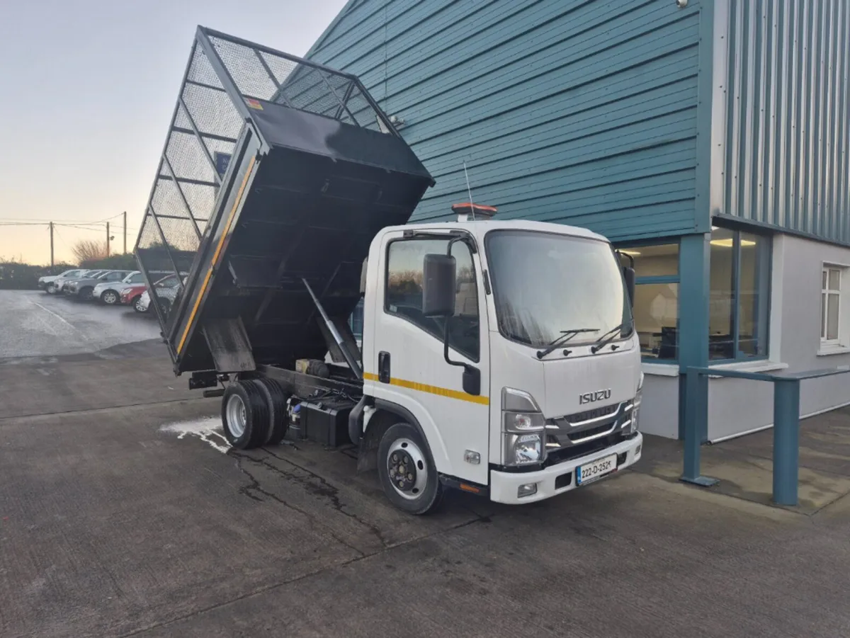 2022 ISUZU 3.5TON TIPPER - Image 1