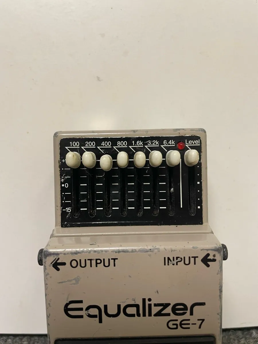 Boss Equalizer GE-7 Guitar Pedal - Image 3