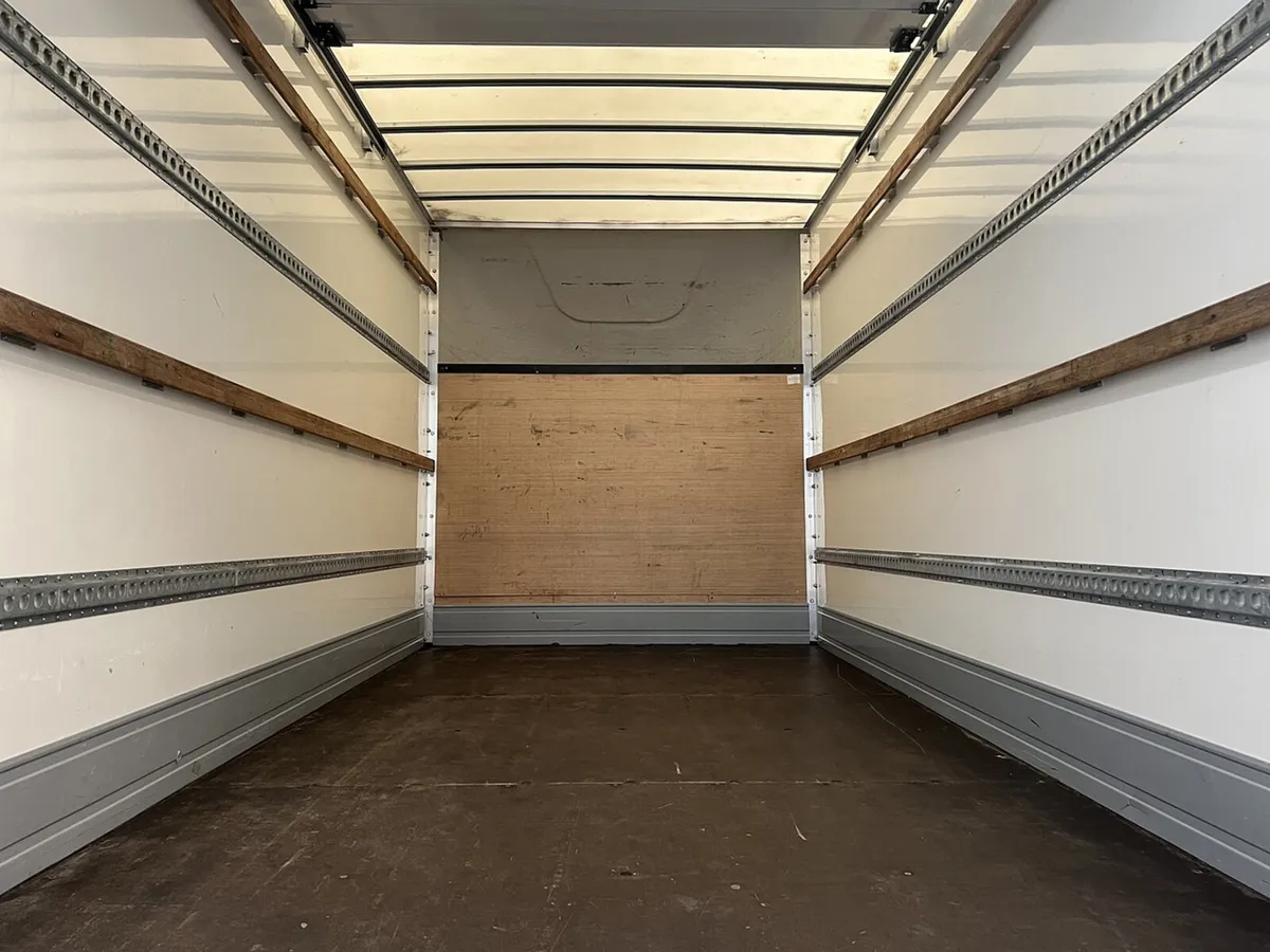 VB - 2023 Iveco Daily Luton Box Van - Image 3