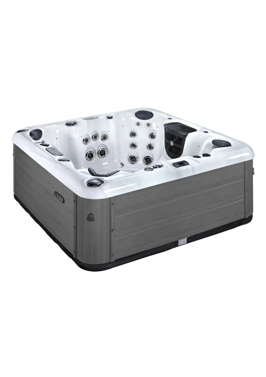 Adriana Hot Tub - Image 1