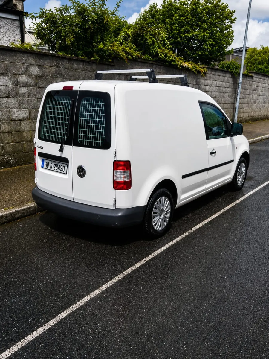 Volkswagen Caddy 2010 - Image 2