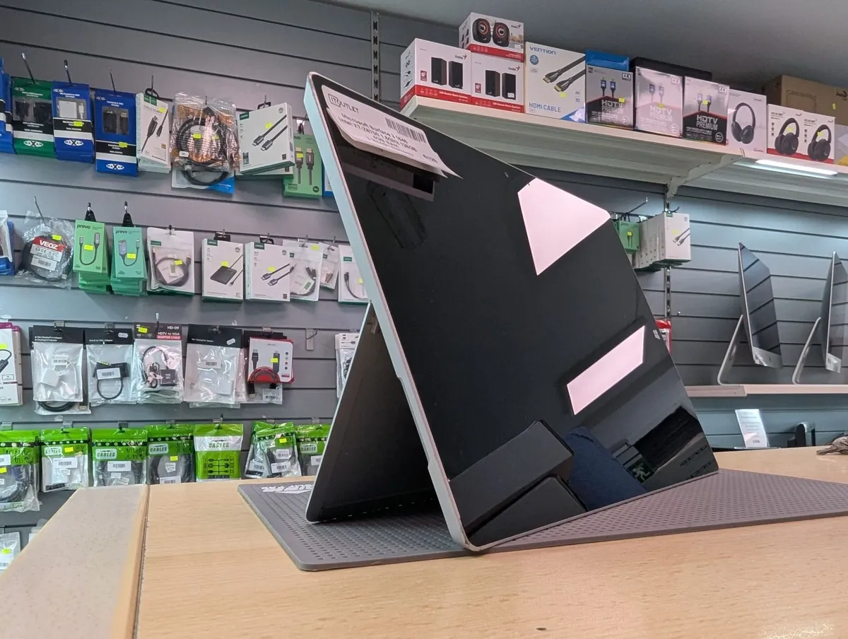 Microsoft Surface 3 1645 - Image 2