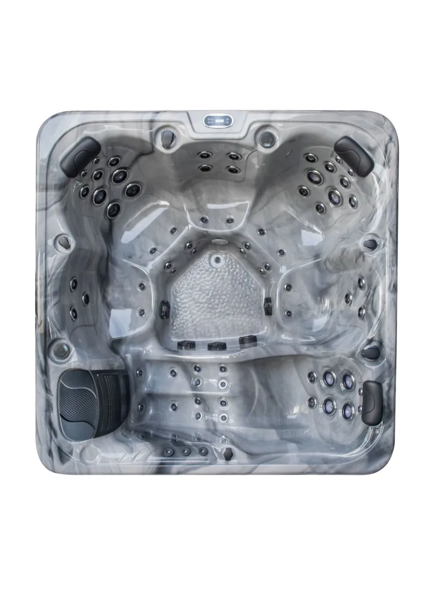 Apullia Hot Tub - Image 1