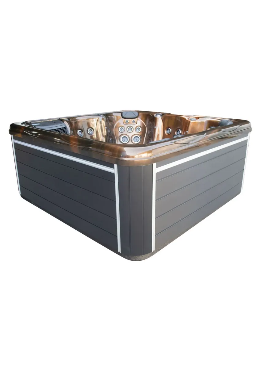 Apullia Hot Tub - Image 4