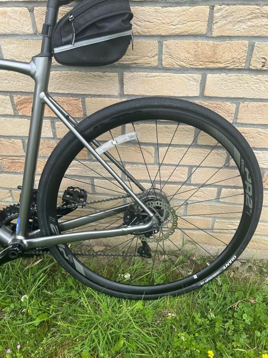 Giant Contend SL 1 Disc Road Bike in Grey - Image 3