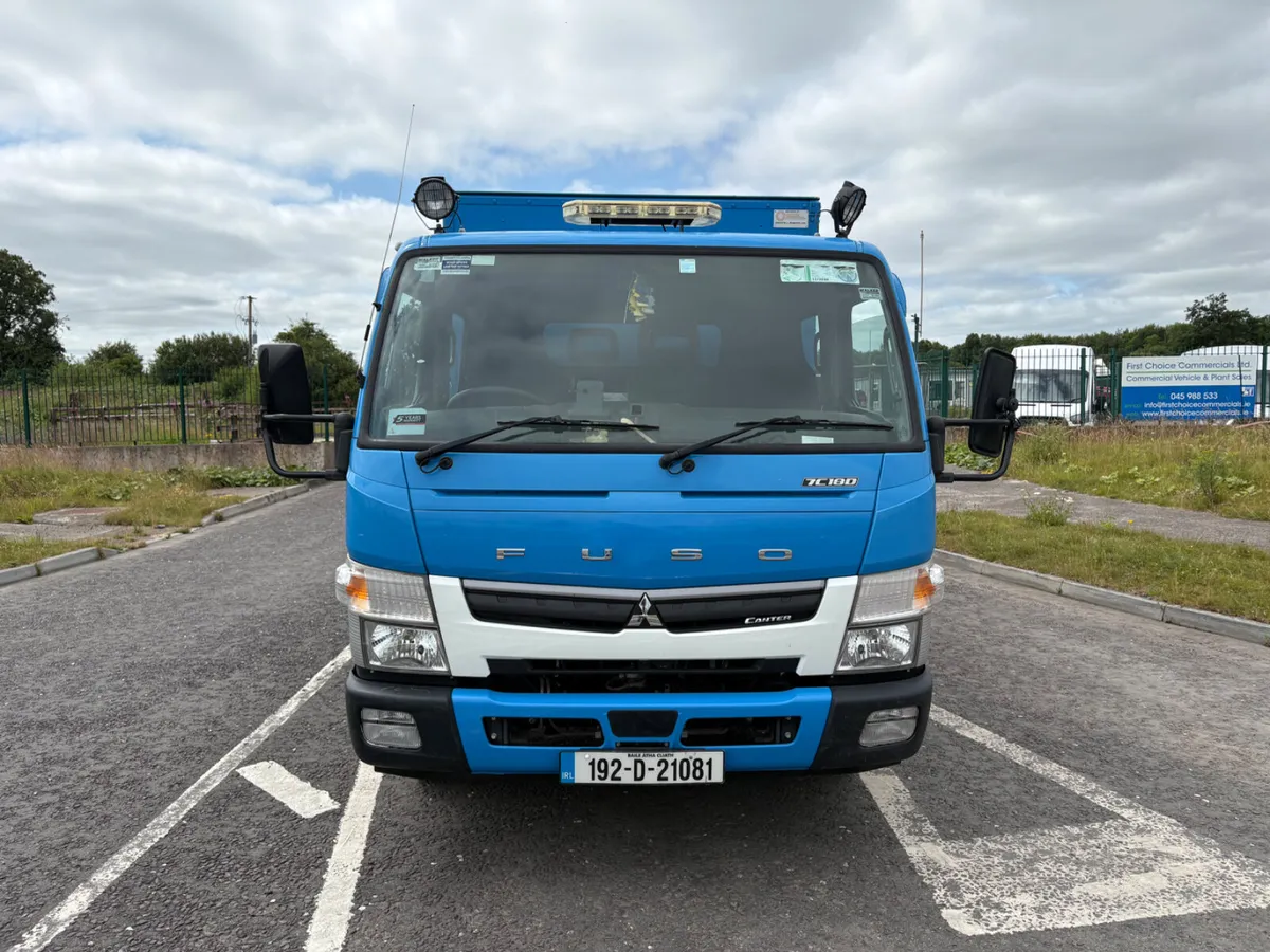 Mitsubishi Crew Cab Utility - Image 2
