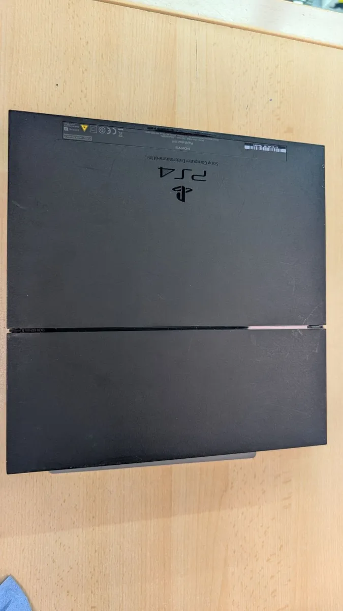 Sony Playstaion 4 - Image 4