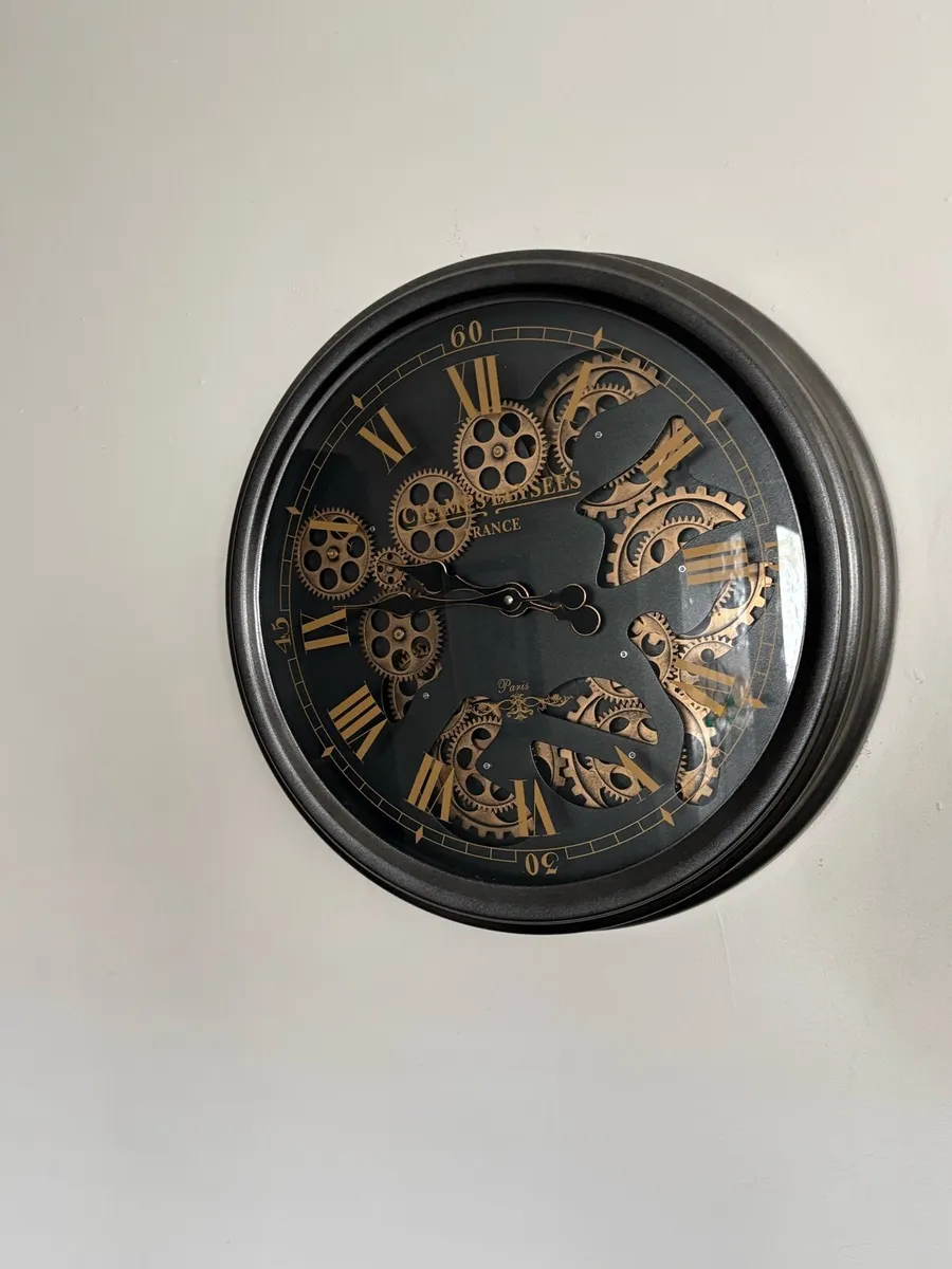Large Vintage-Style Wall Clock - Image 1