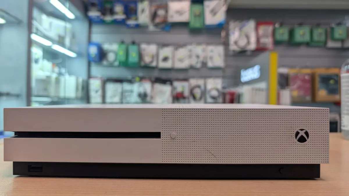 Xbox 1S White + Controller - Image 2