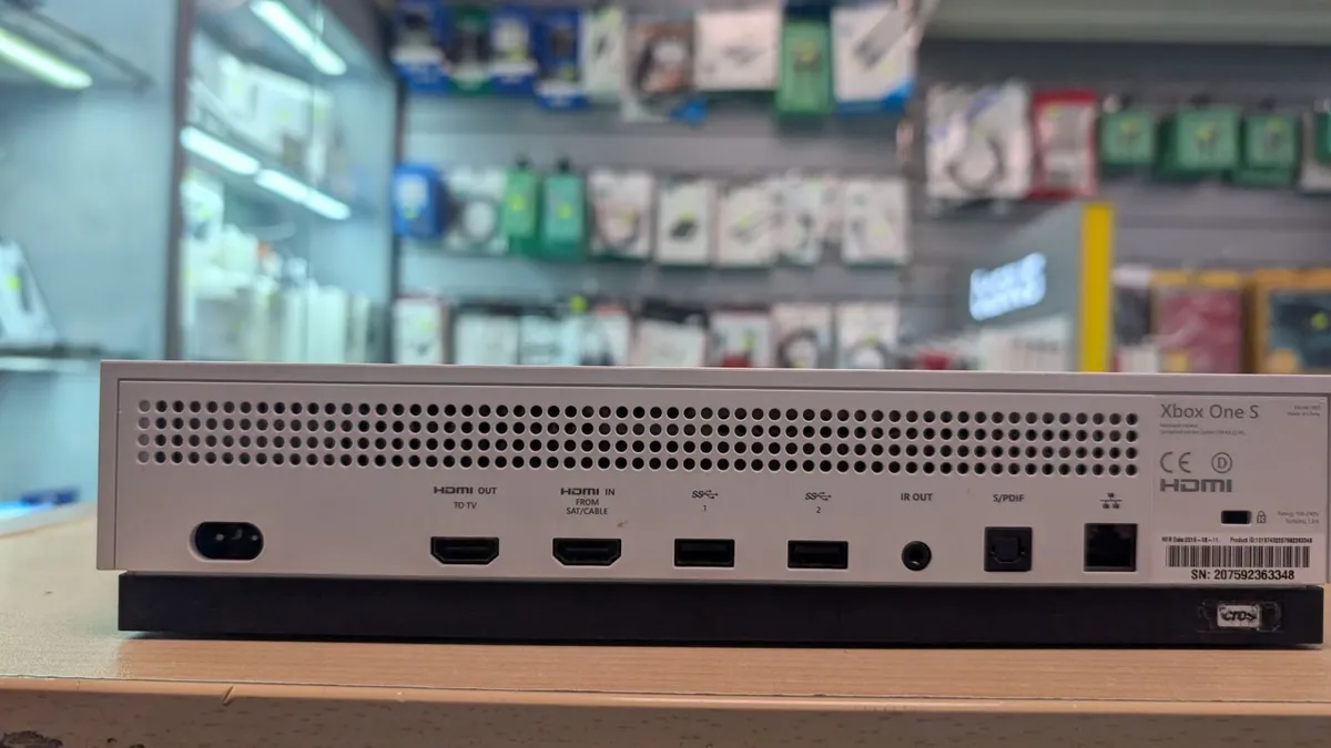 Xbox 1S White + Controller - Image 3