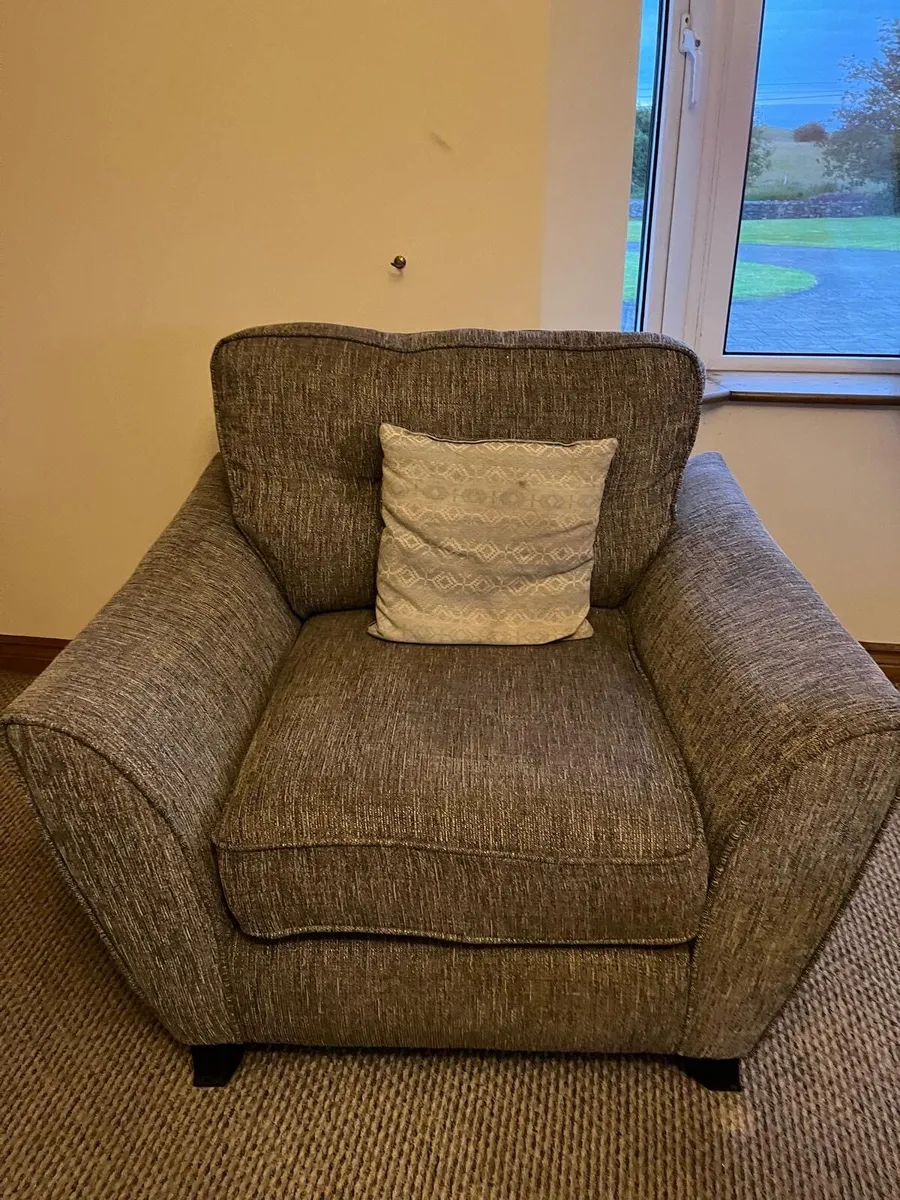 Couches and chairs - Image 2