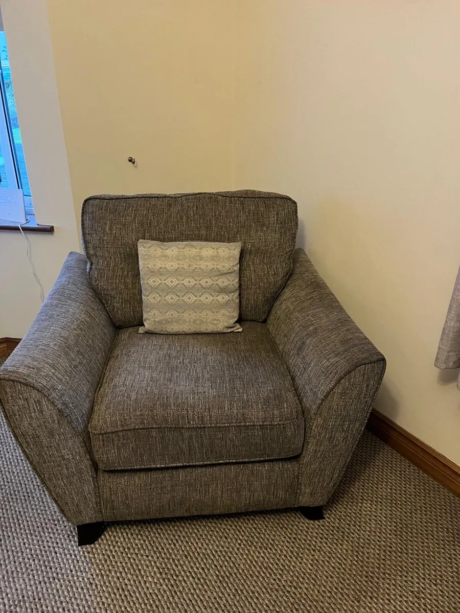 Couches and chairs - Image 3