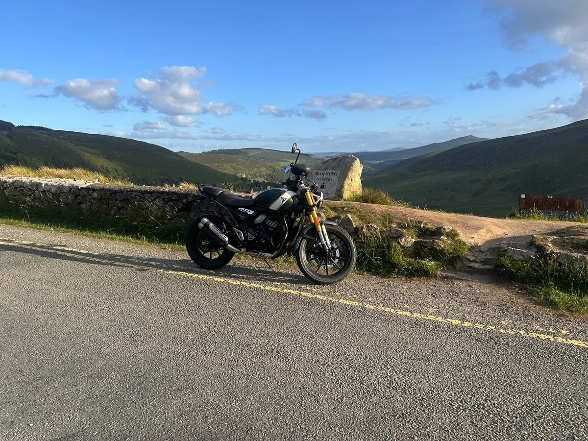 242 Triumph scrambler 400x (Very low mileage) - Image 1