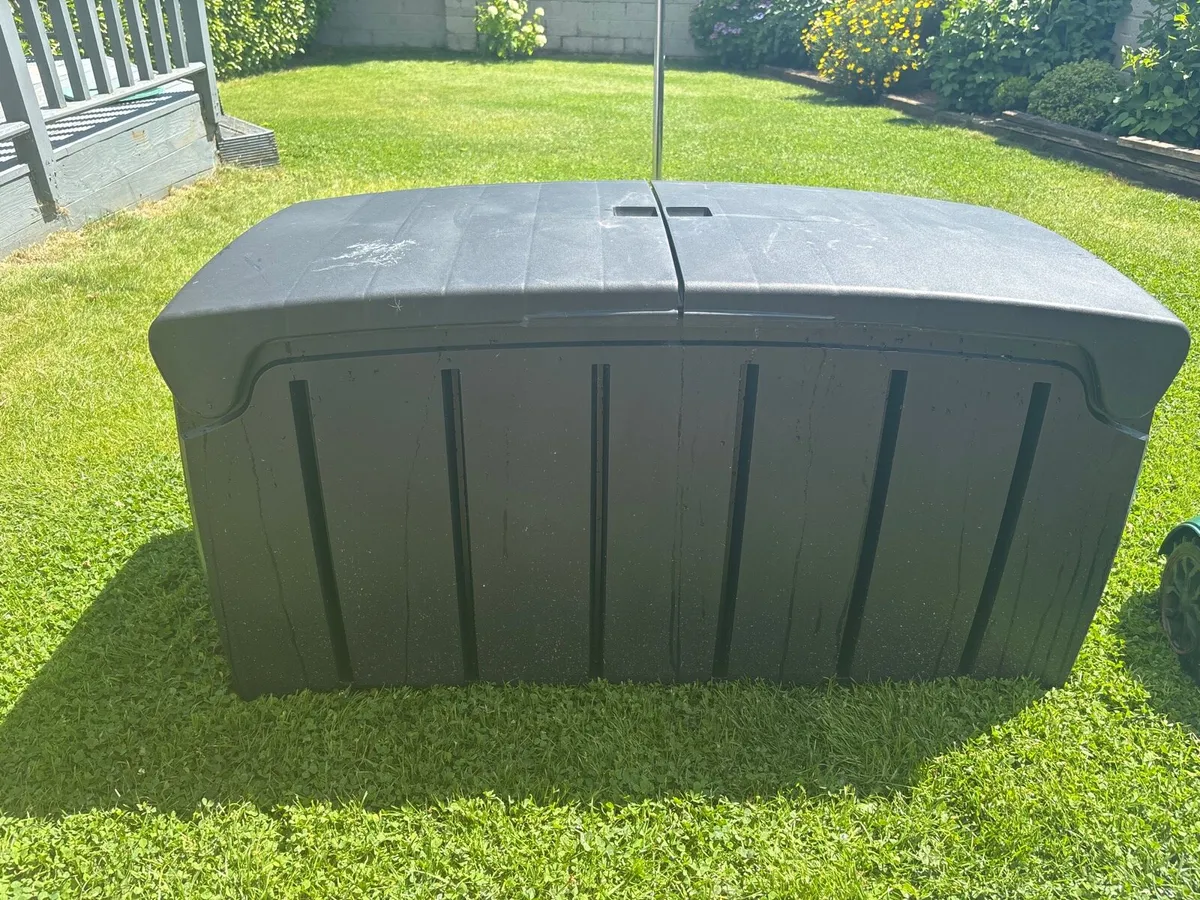Outdoor Storage Box – 322L – Excellent Condition - Image 2