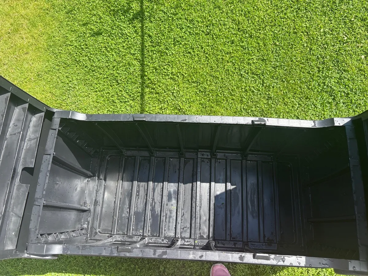 Outdoor Storage Box – 322L – Excellent Condition - Image 4