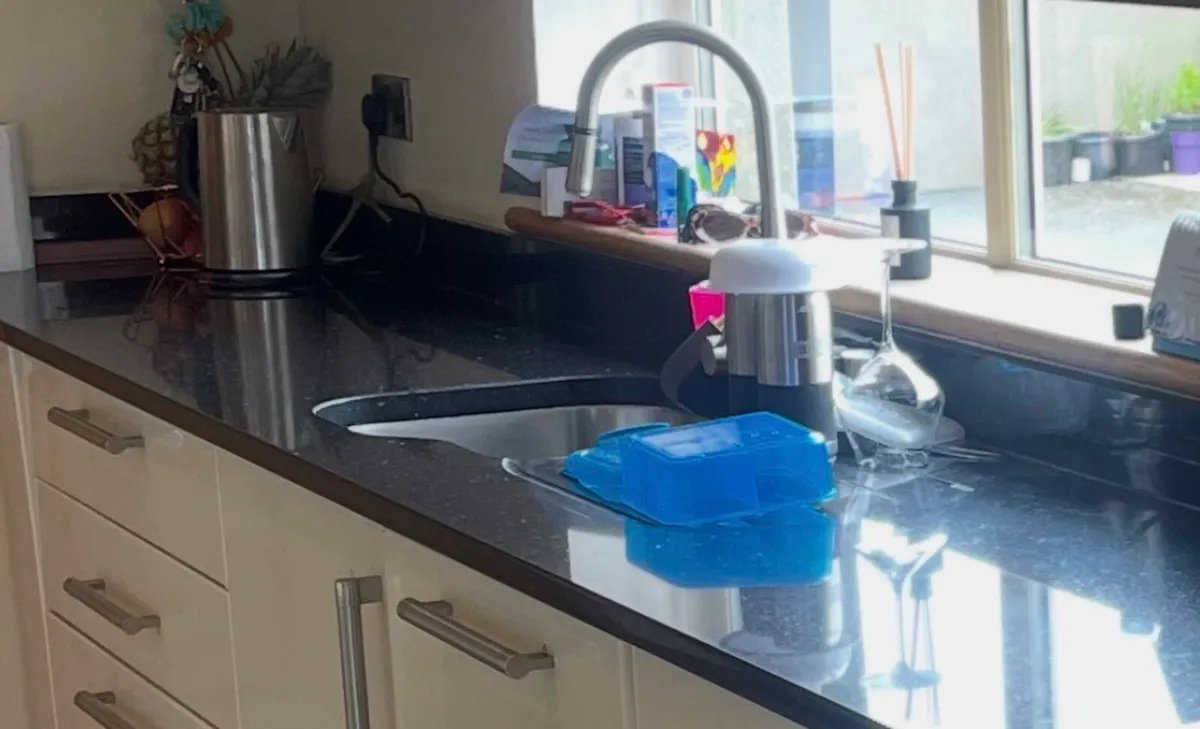 Sink and granite work top - Image 1