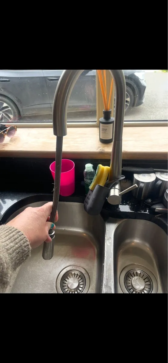 Sink and granite work top - Image 3
