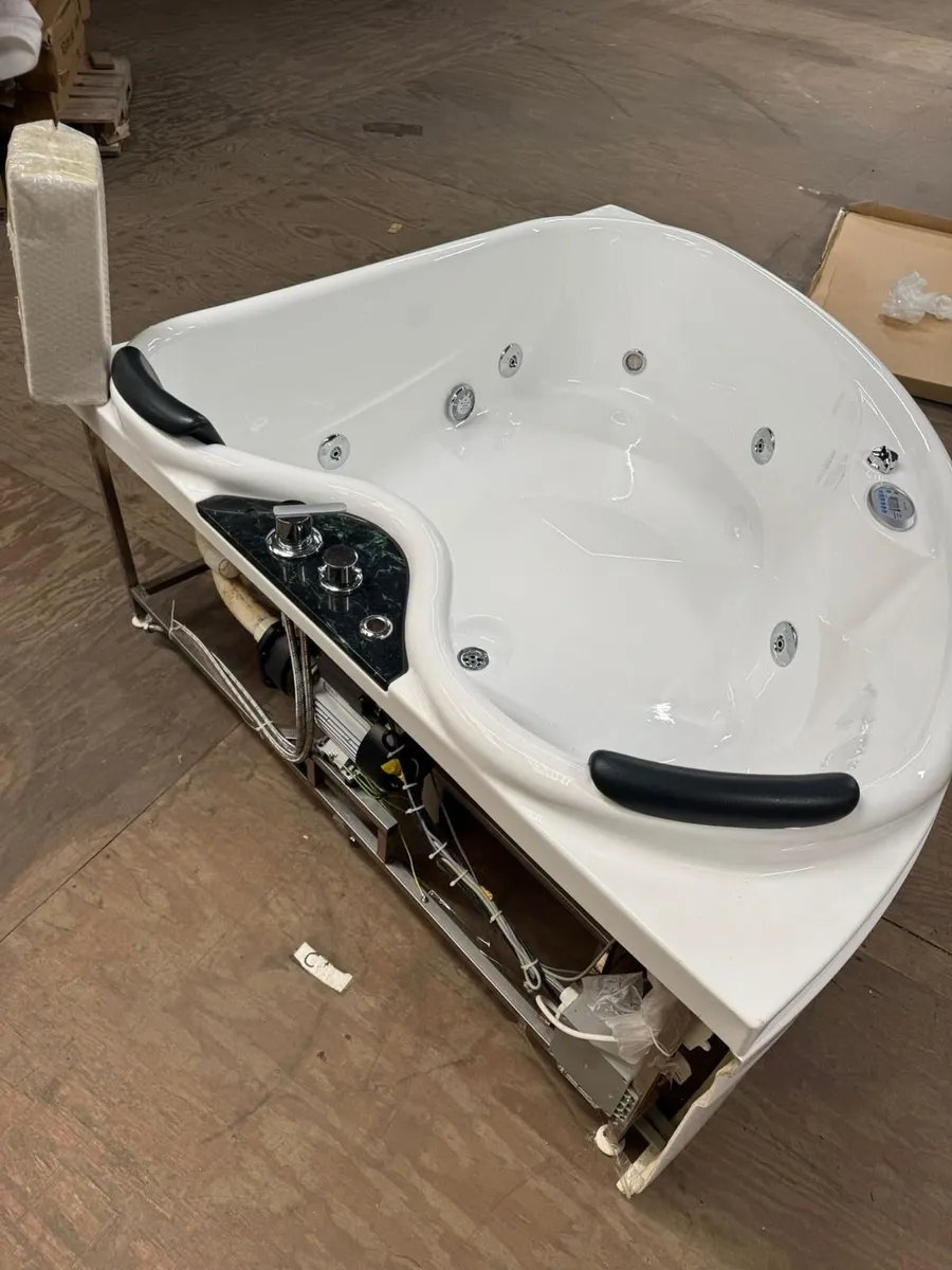 CORNER JACUZZI BATH - Image 1
