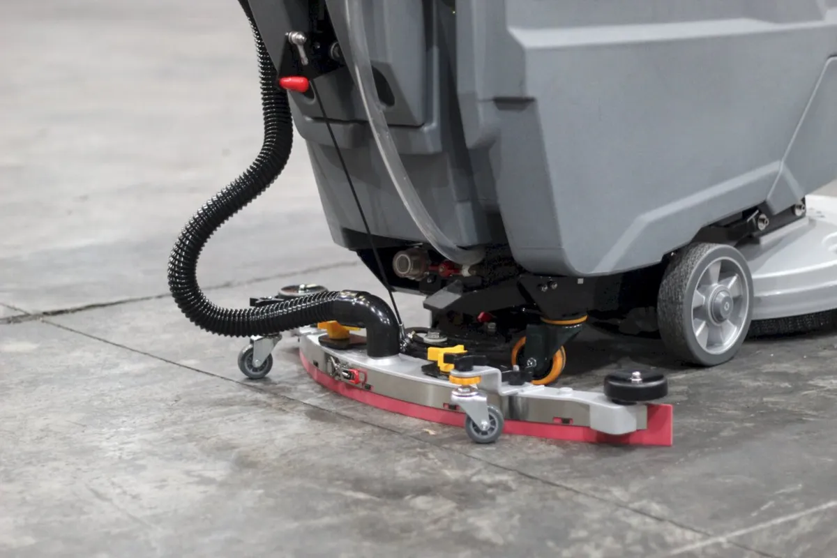 W53SP Self Propelled Scrubber Dryer Hire - Image 2