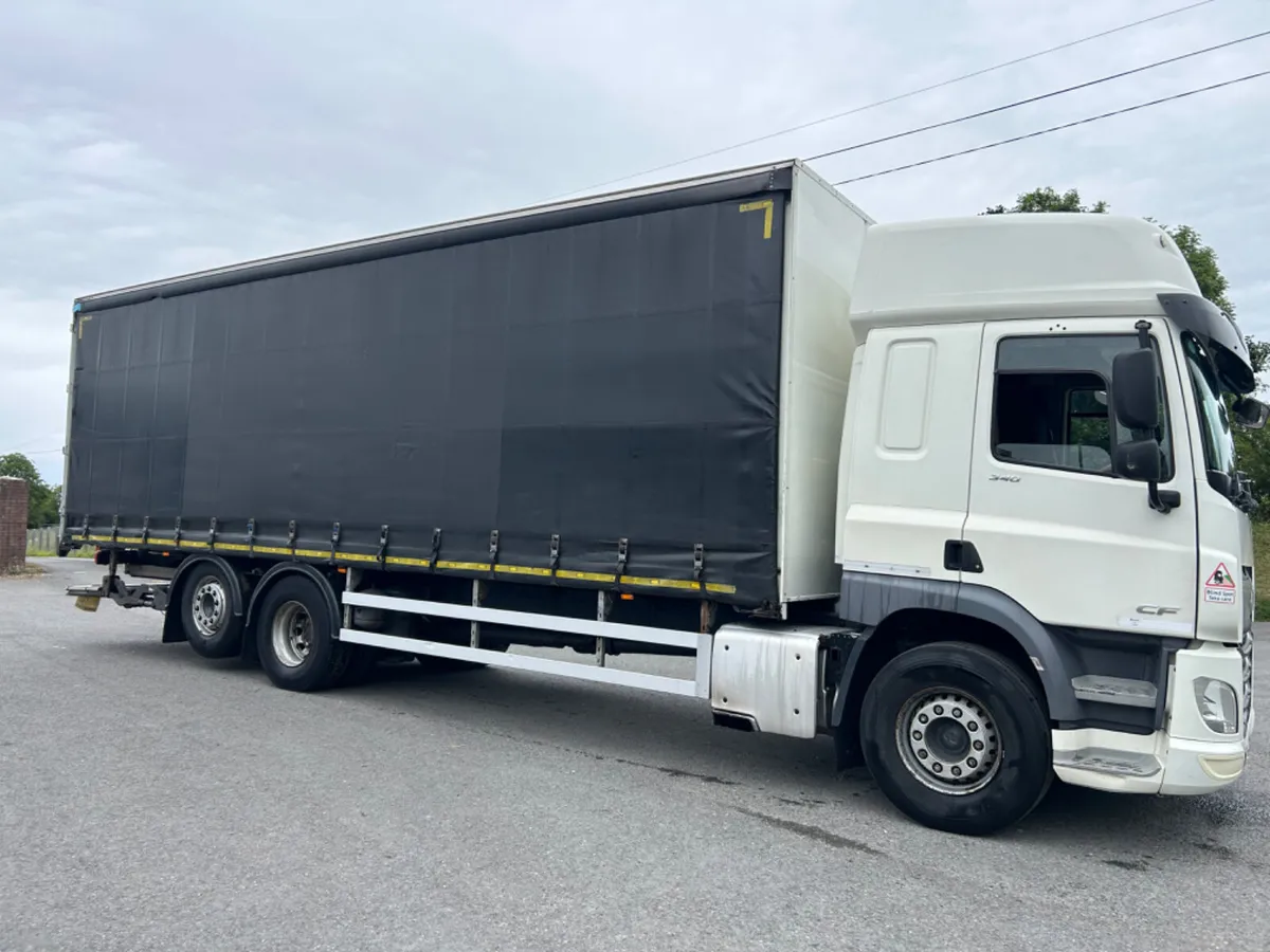 2018 daf cf340 6x2 Curtainsider with tail lift - Image 4