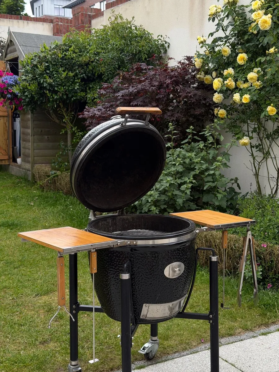 Kamado BBQ Grill by Monolith CLASSIC - Image 1