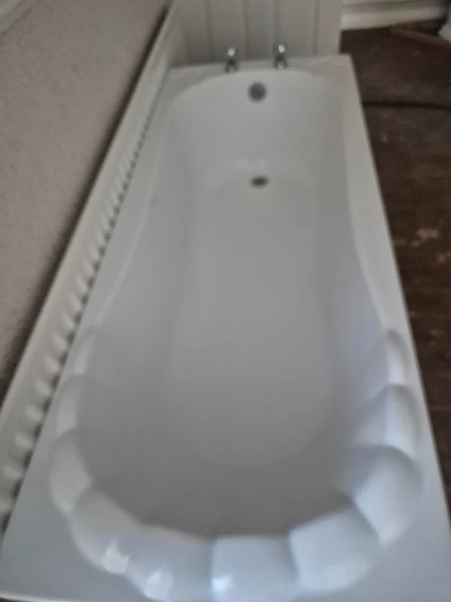 bathroom suite - Image 2