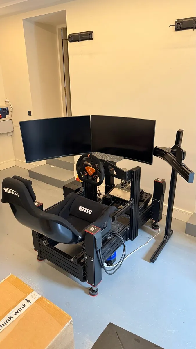 Professional Racing Sim Rig - Qubic QS-220 Motion - Image 1