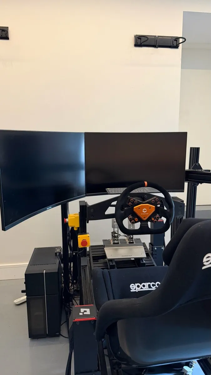 Professional Racing Sim Rig - Qubic QS-220 Motion - Image 2