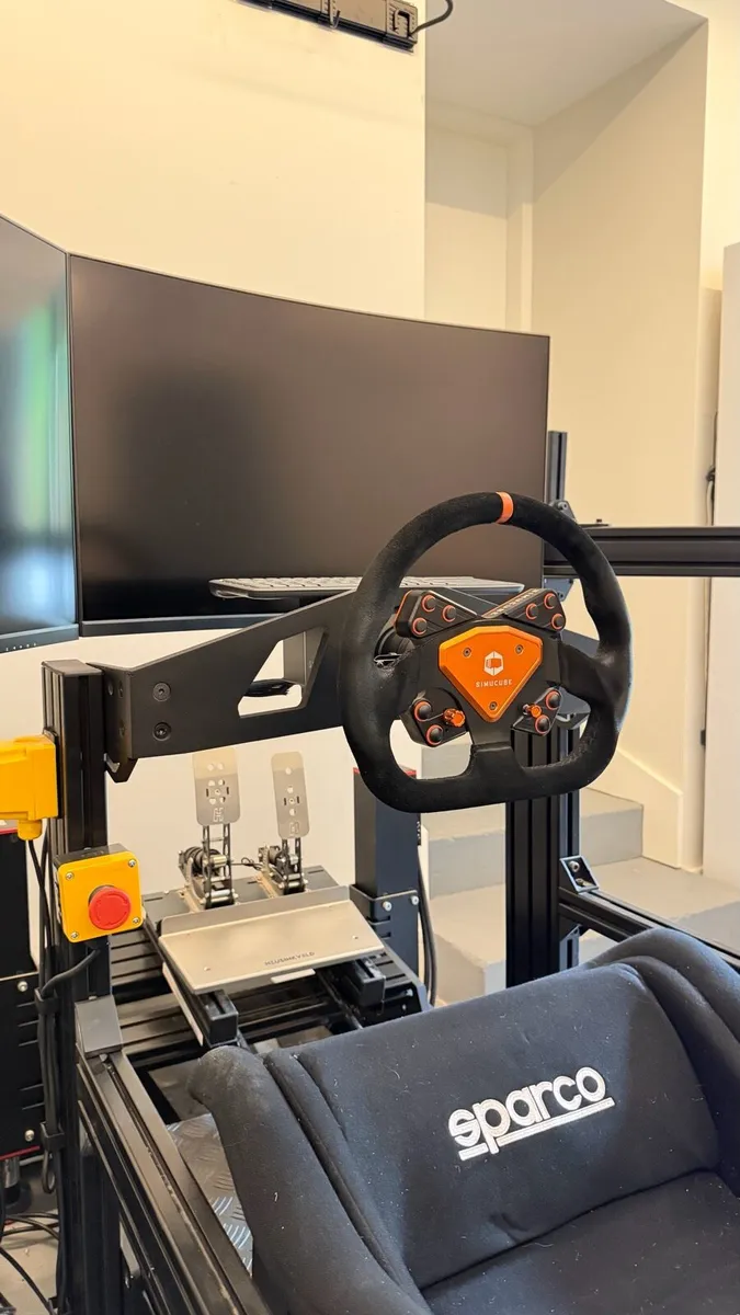 Professional Racing Sim Rig - Qubic QS-220 Motion - Image 3