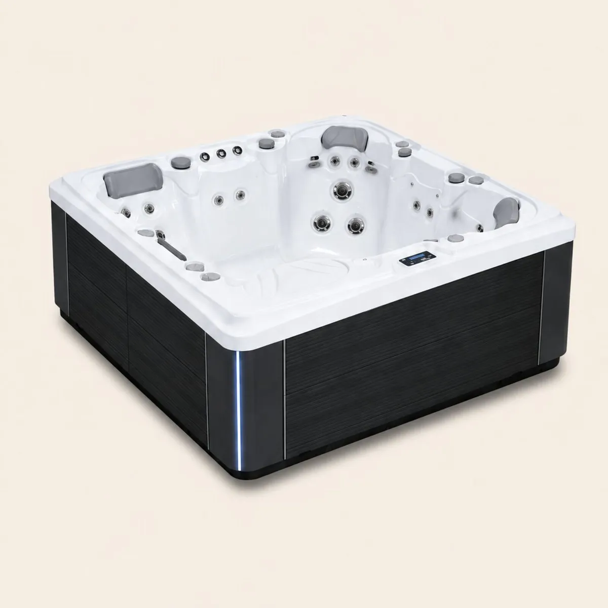 The Oksana hot tub - Image 1
