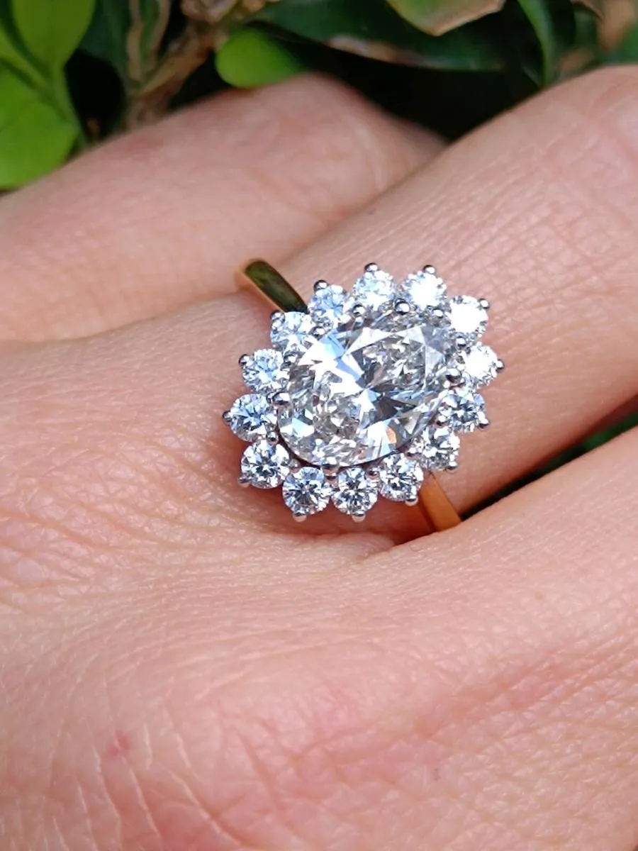 Lab Diamond Ring 2.5 ca , 18k Yellow Gold - Image 2