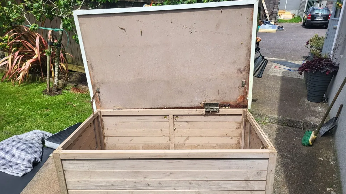 Chicken pen and coop - Image 3