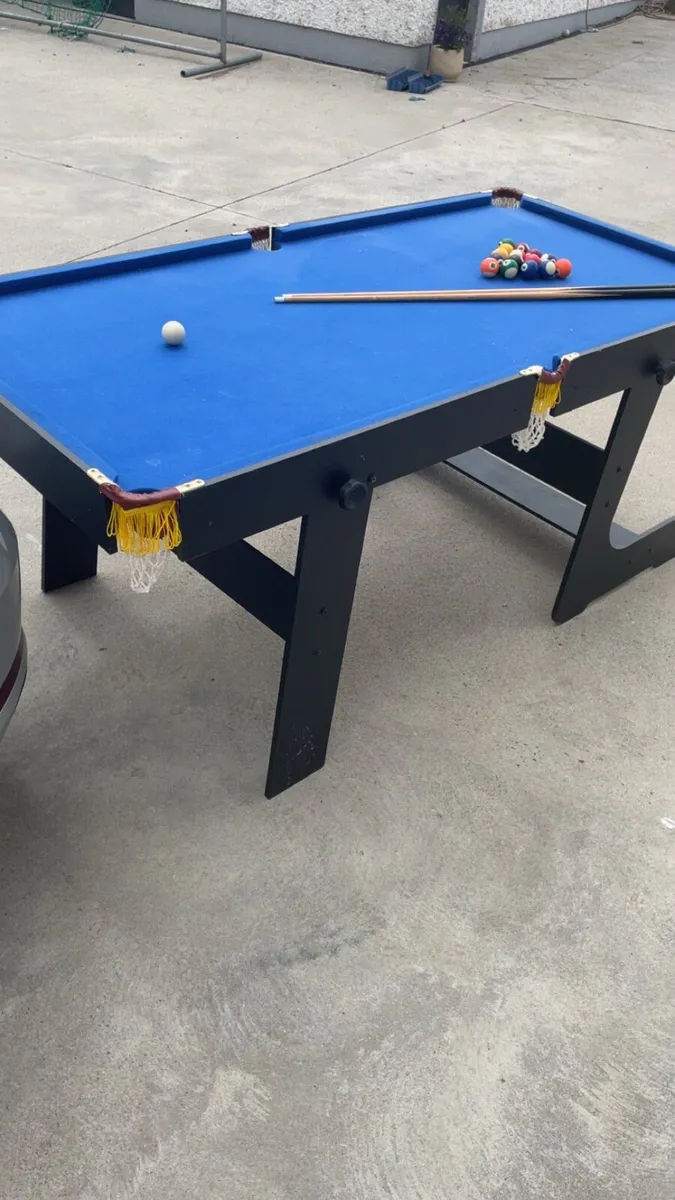 Pool table - Image 1