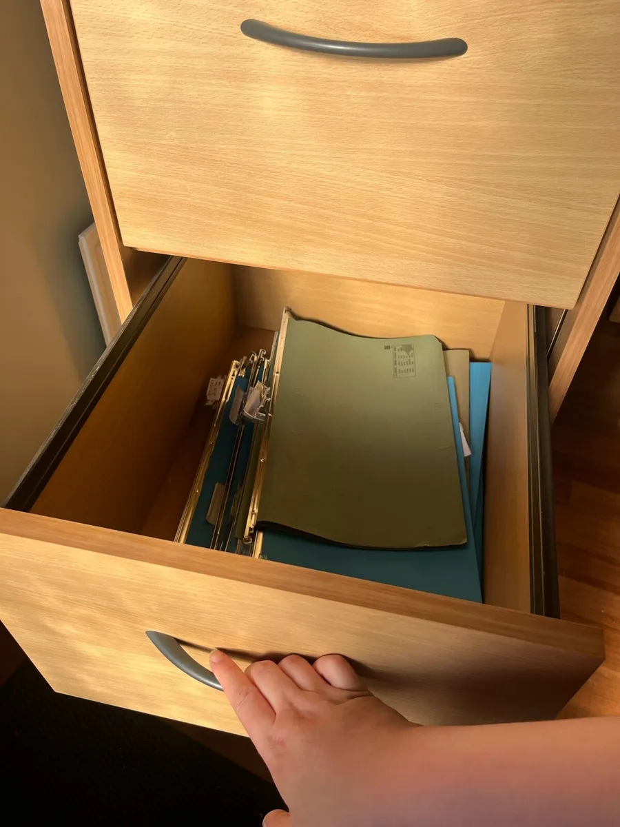 4 Drawer Filing Cabinet with Dividers - Image 4