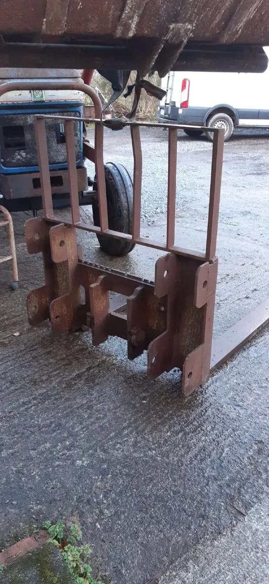 Pallet-forks assembly digger - Image 4