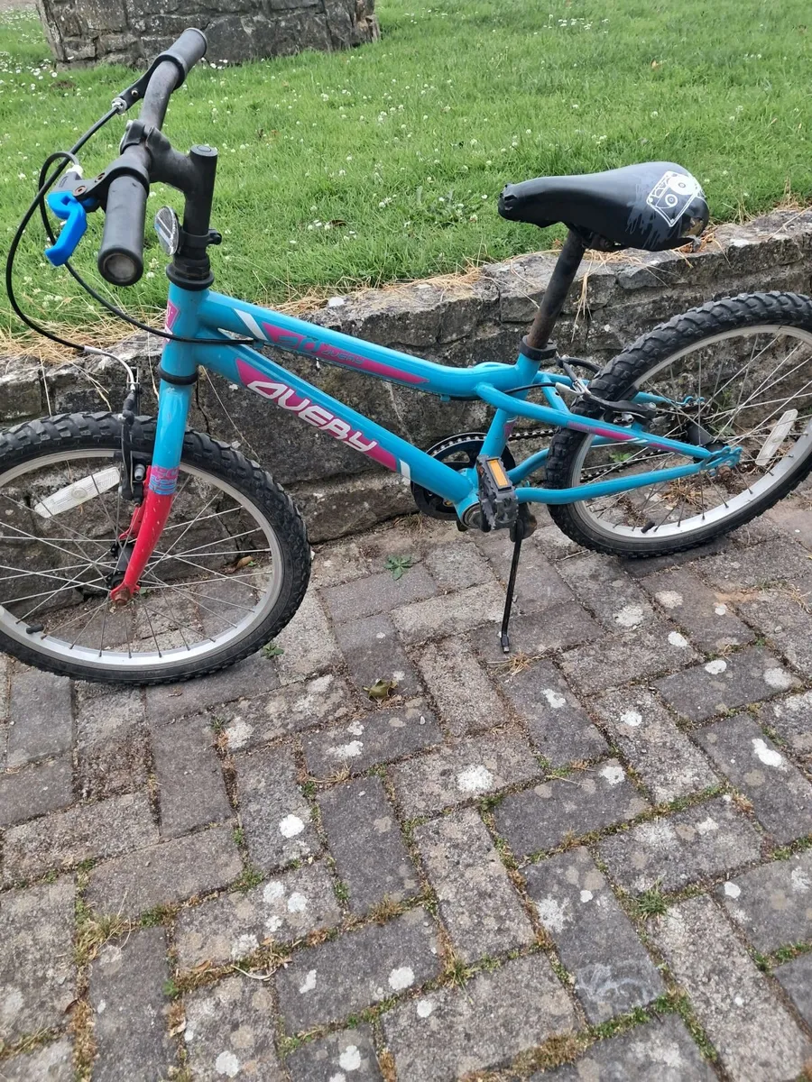 Girl's bike 5 to 8 year old - Image 1